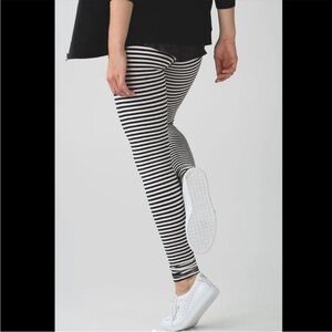 Lululemon black and white stripe Wunder Under leggings